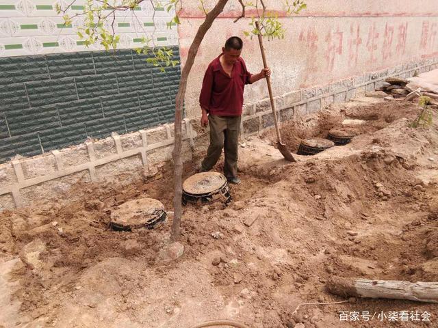 农村公厕改造造福群众，有的却成了摆设？专家：“为变而改革”不应该(14)