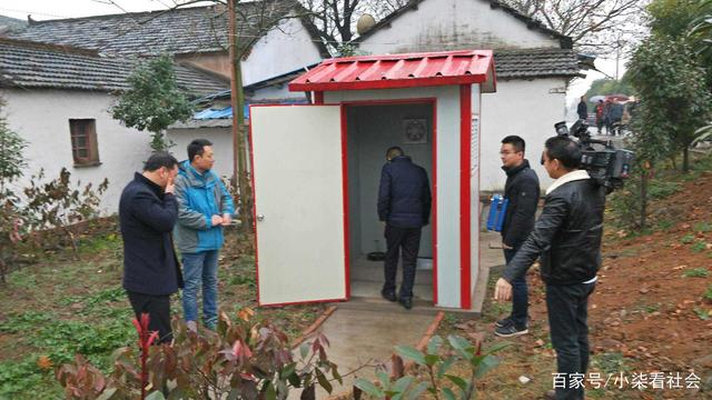 农村公厕改造造福群众，有的却成了摆设？专家：“为变而改革”不应该(6)