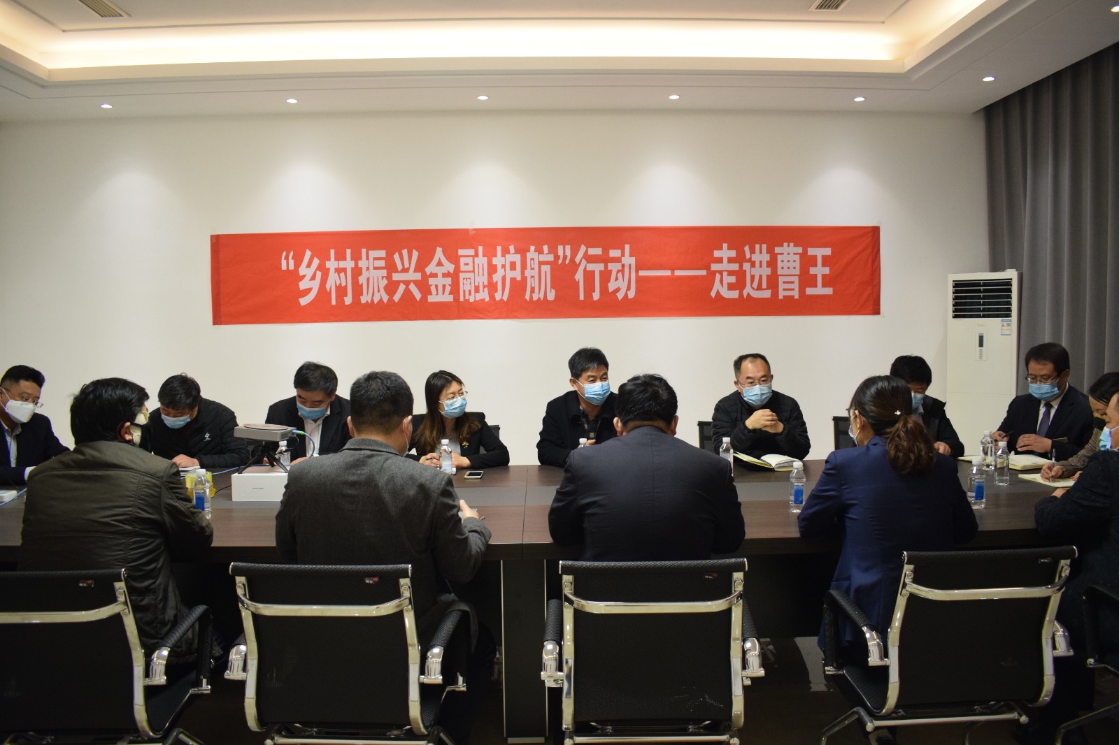 新闻调查报道和深度报道区别_深度报道调查性报道_乡村报道